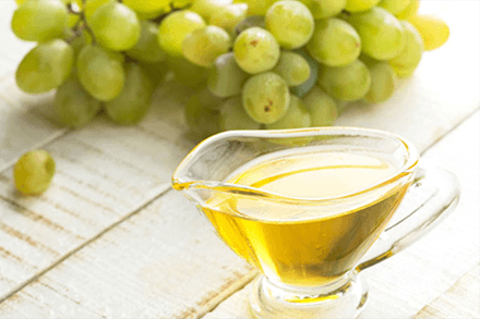 Honey and white grapes